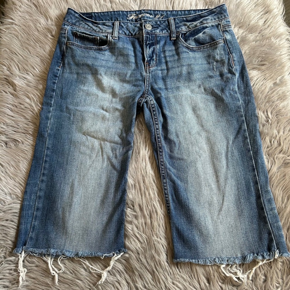 Forever 21 Jean Capris Womens Size 31 Blue Denim Cut Off Shorts Jeans Capri